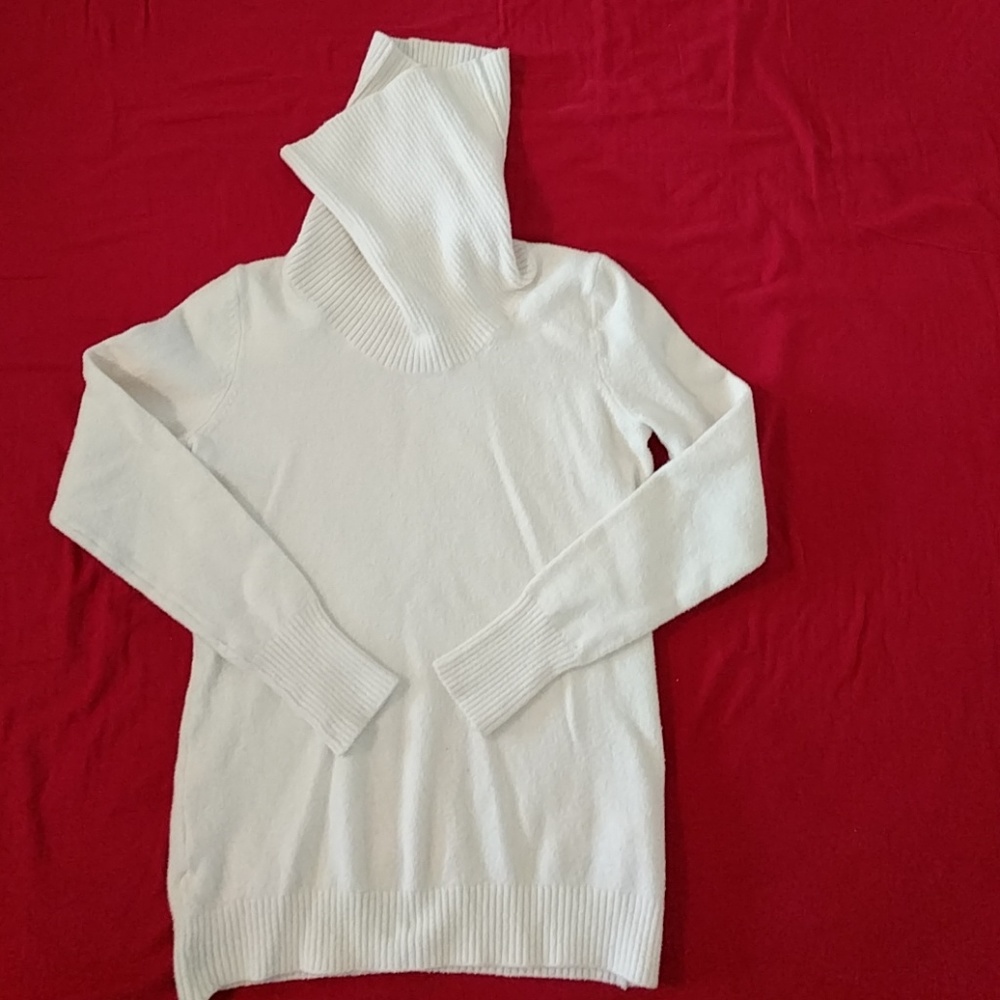 Off white S/P Gap women sweater
